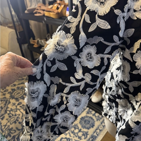 Chico’s Textured Flower Black White Blouse Jacket SZ Chico’s (2) u.s. 12 - Picture 8 of 8
